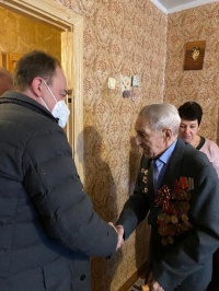 Депутат Алексей Колесников поздравил с 95-летием Анатолия Георгиевича Дьякова Депутат Алексей Колесников поздравил с 95-летием Анатолия Георгиевича Дьякова