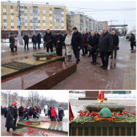Калужане почтили память освободителей города Калужане почтили память освободителей города