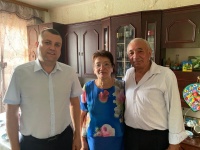 Максим Платов поздравил юбиляров Максим Платов поздравил юбиляров