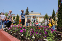 В сквере у Никитского храма прошла акция «Всё лучшее – детям» В сквере у Никитского храма прошла акция «Всё лучшее – детям»
