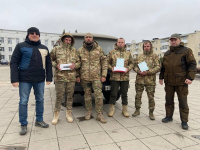 Своих не бросаем! Своих не бросаем!