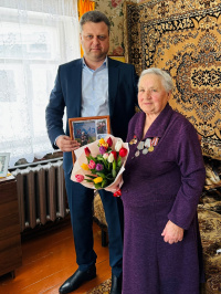 Андрей Линков поздравил труженицу тыла Андрей Линков поздравил труженицу тыла
