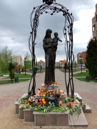 На Правобережье возлагают цветы в память о погибших в Казани На Правобережье возлагают цветы в память о погибших в Казани
