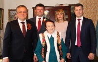 Руководители Калуги поздравили Полину Сергеевну Королеву Руководители Калуги поздравили Полину Сергеевну Королеву