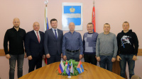 Своих не бросаем! Своих не бросаем!