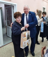Андрей Иванов встретился с ветеранами микрорайона Хрустальный Андрей Иванов встретился с ветеранами микрорайона Хрустальный