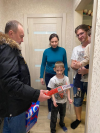 Алексей Колесников вручил подарки детям с ограниченными возможностями Алексей Колесников вручил подарки детям с ограниченными возможностями